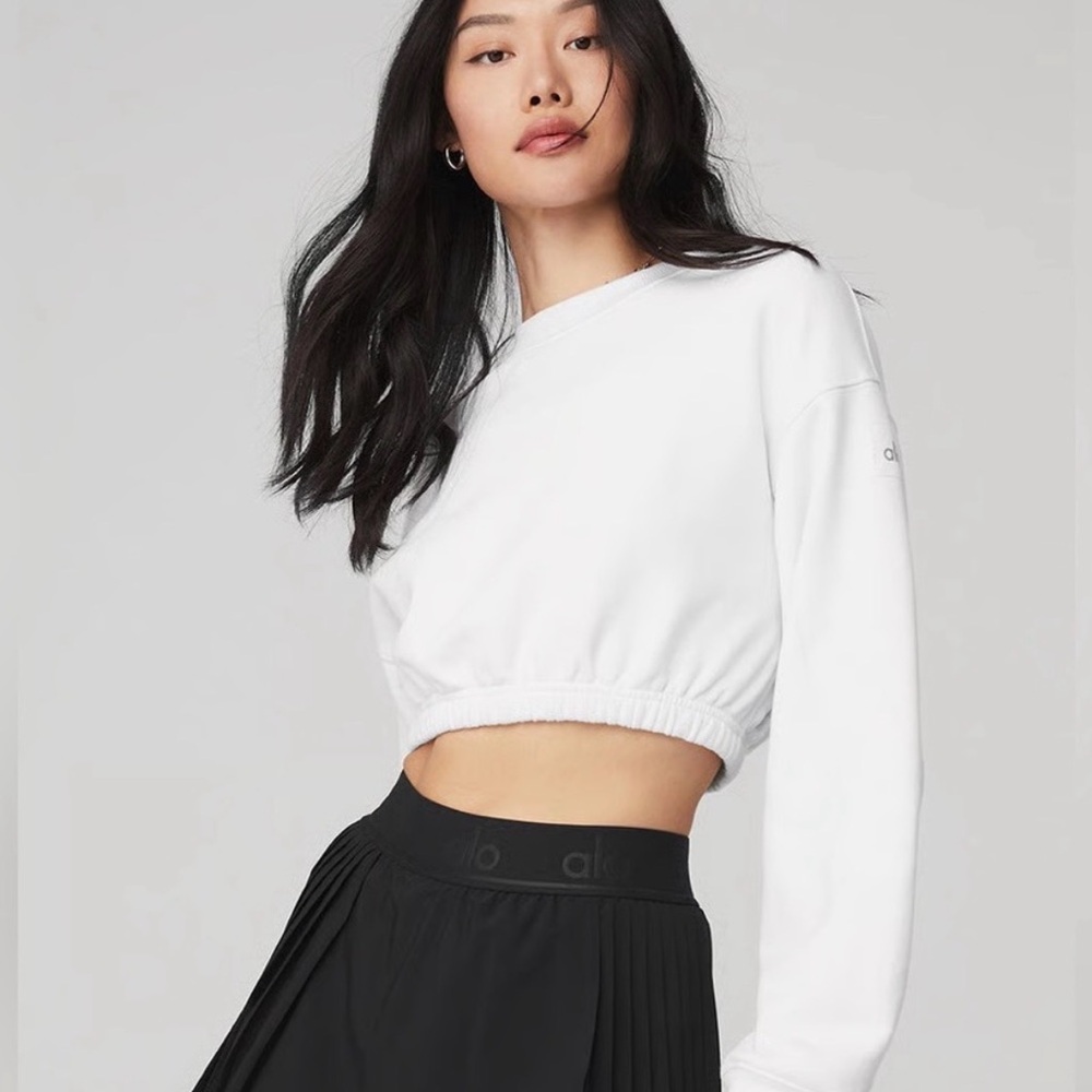 Alo Yoga Devotion Crewneck Pullover
in white. - Picture 6 of 6